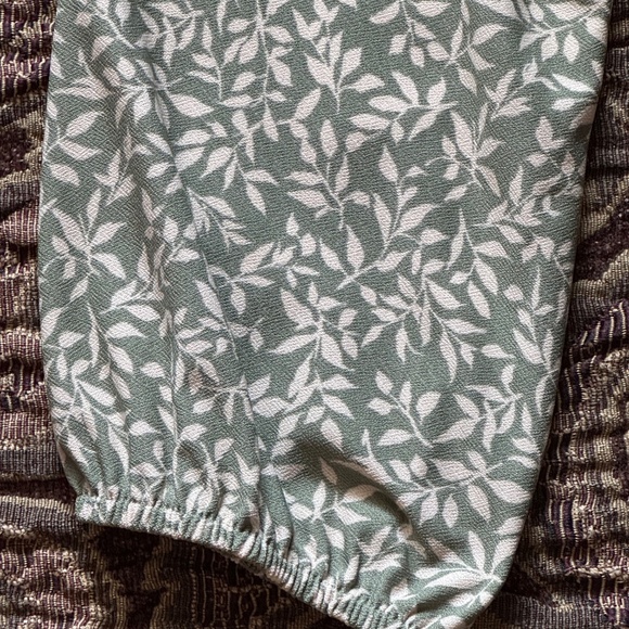 Monteau Los Angeles Midi Above Knee Olive & Cream Leaf Print Ruched Dress - Picture 8 of 12